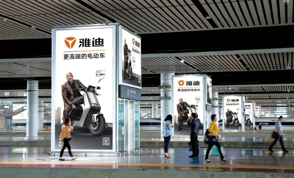 南宁东高铁广告.png
